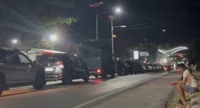 Antrean Panjang Poto Tano – Kayangan Menyita Waktu Perjalanan, Pj Gubernur Diminta Turun Tangan