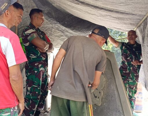 Dansatgas TMMD ke 121 Kodim 1615/Lotim Cek Pembuatan Prasasti Tugu TMMD Ke-121