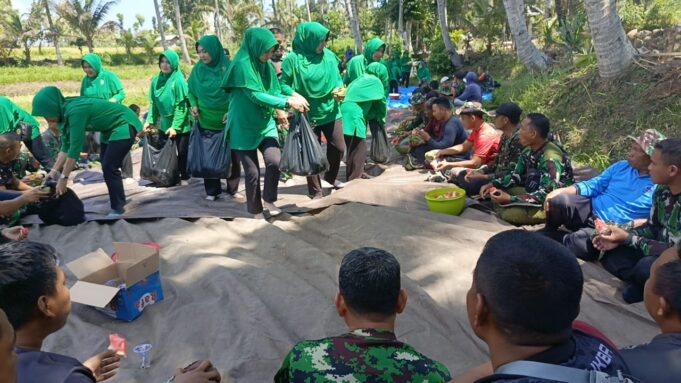 Ketua Persit KCK Cabang XXIX Dim 1615/Lotim Kunjungi TMMD ke-121 di Desa Kesik