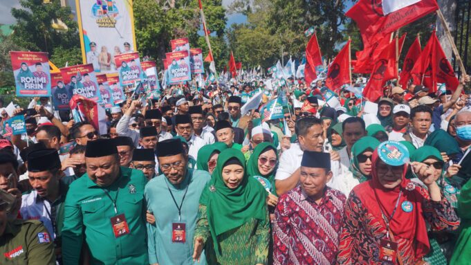 Pilgub NTB 2024, Belasan Ribu Massa Rakyat Iring Rohmi-Firin Mendaftar ke KPU NTB
