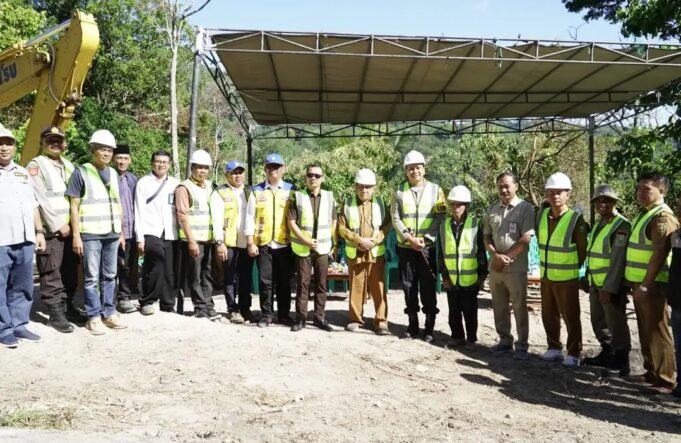 Bupati Kunjungi Pembukaan Jalur Trase Brang Terereng