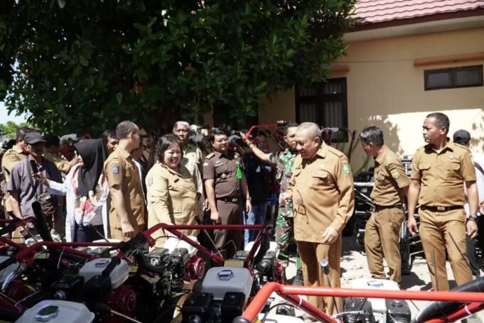 Perkuat Sistem Pertanian, Bupati Serahkan Alsintan