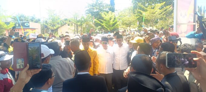 Diiringi Shalawat dan Lautan Massa, Haji Mo – BJS Daftar Pilbup Sumbawa
