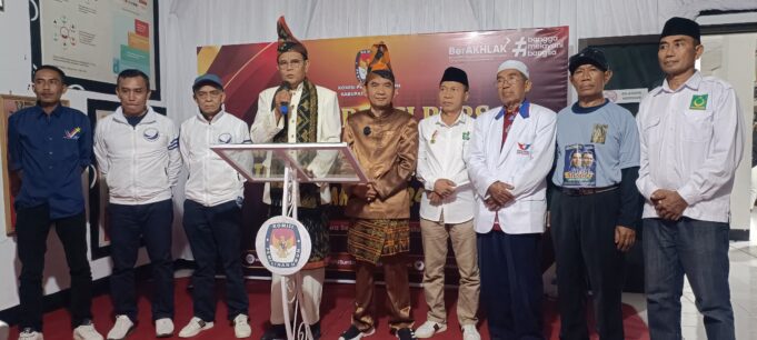 Daftar ke KPU Bersama Masa Pendukung Membeludak, Jarot-Ansori Harap Pilkada 2024 Tidak Jadi Ajang Saling Menjelekkan