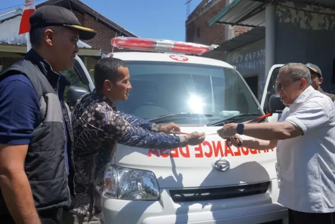 Bupati Beri Sejumlah Bantuan di Desa Marente