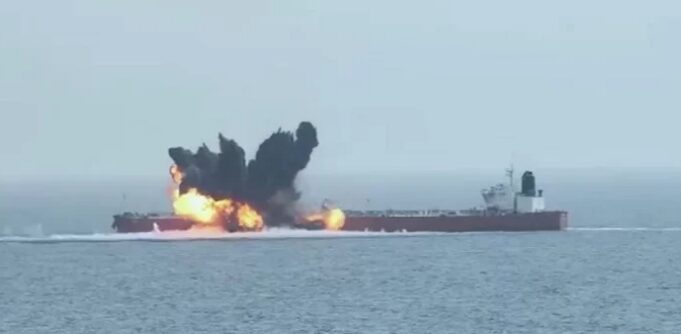 Sebuah Tanker Kembali Menjadi Korban Rudal di Laut Merah
