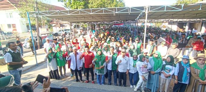 Kukuhkan Puluhan Tim Relawan, Umi Rohmi: Bahagia Bertemu Orang Yang Mencintai Rohmi-Firin