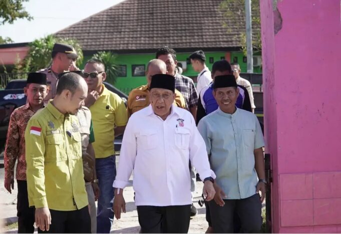Bupati Hadiri Serangkaian Kegiatan Sosial dan Kesehatan di Kecamatan Plampang