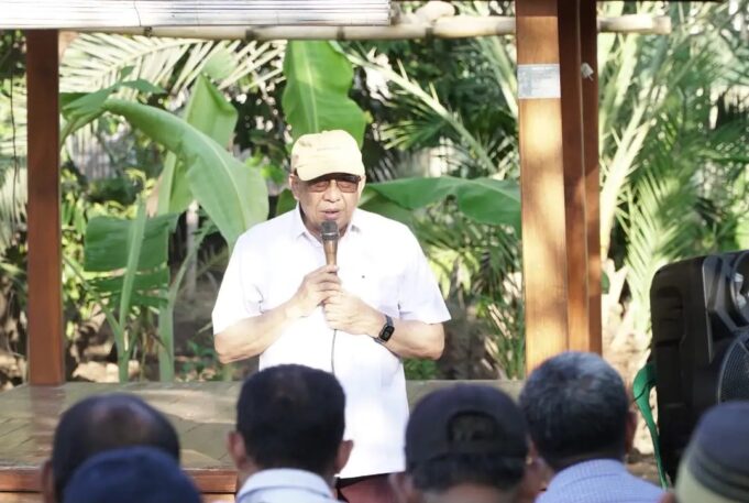 Bupati Serahkan SK Penggunaan Lahan Milik Pemkab Sumbawa kepada Pemdes Karang Dima