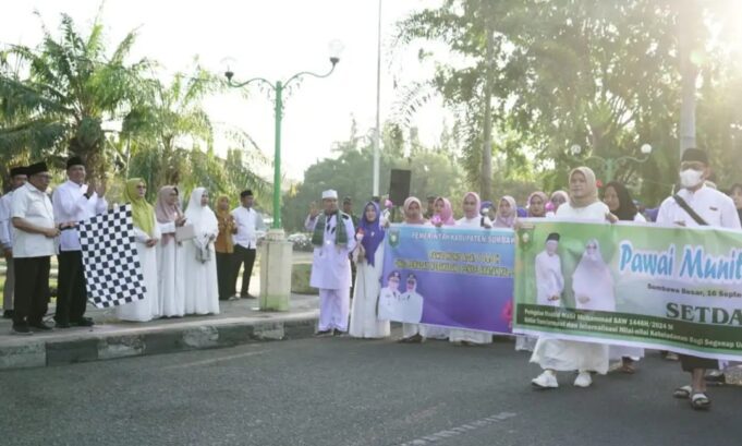 Bupati dan Wabup Lepas Pawai Munit Adat