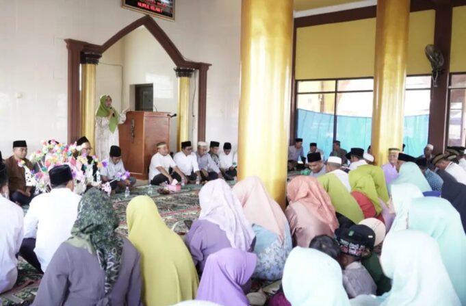 Wabup Hadiri Maulid di Sebasang