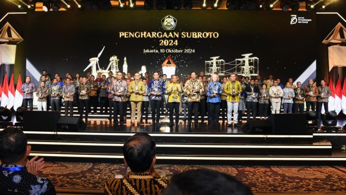 Bangkitkan Budaya Tenun di Desa Mantar, AMMAN Raih Penghargaan Subroto 2024