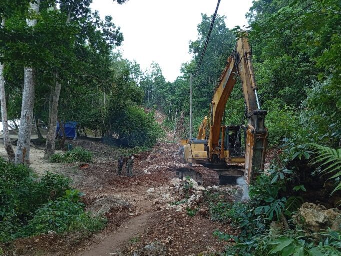 Satgas TMMD Ke-122 Kodim 1805/Raja Ampat Coba Selesaikan Pekerjaan Jalan
