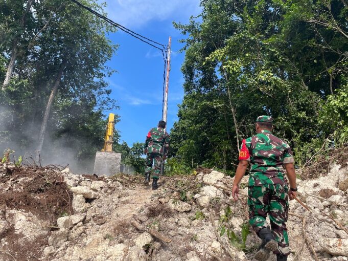 Dandim Raja Ampat Tinjau Pelaksanaan TMMD, Cek Perkembangan Pembangunan