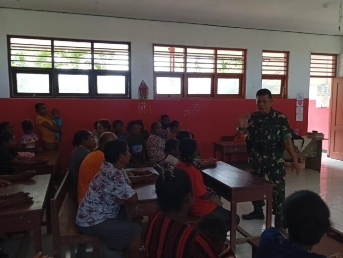 Penguatan Wawasan Kebangsaan oleh Satgas TMMD Ke-122 Kodim 1805/Raja Ampat untuk Warga
