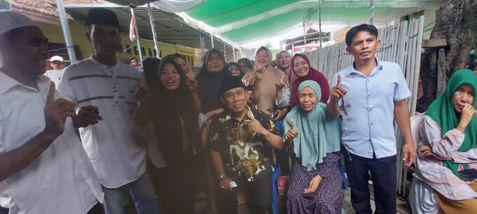 Haji Firin Diundang Makan Siang, Malah Disambut Ratusan Warga