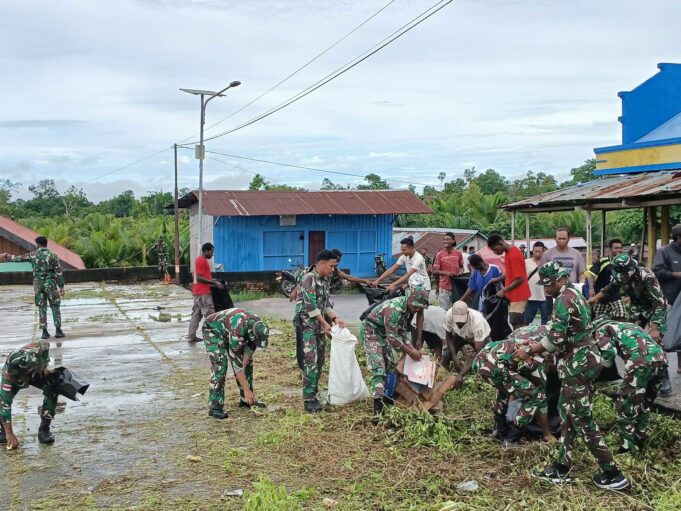 Satgas TMMD Ke-122 Kodim 1704/Mappi Bersama Warga Gelar Karya Bakti di Pasar