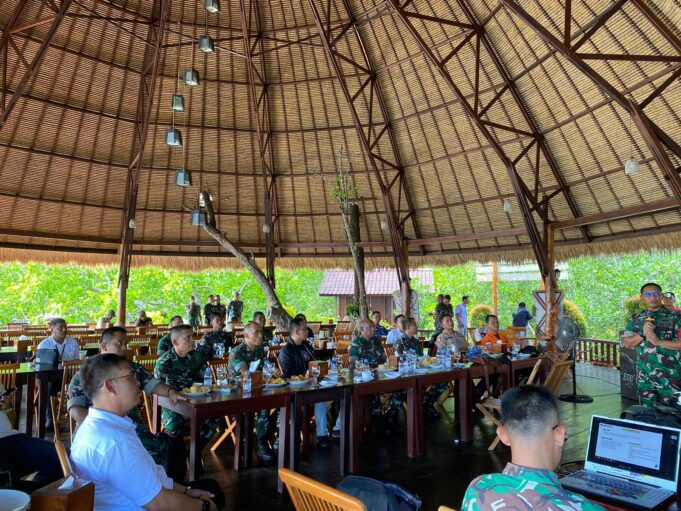 Dandim 1805/Raja Ampat Paparkan Hasil Capaian Pelaksanaan Program TMMD Ke-122 Kepada Kasdam XVIII/Kasuari