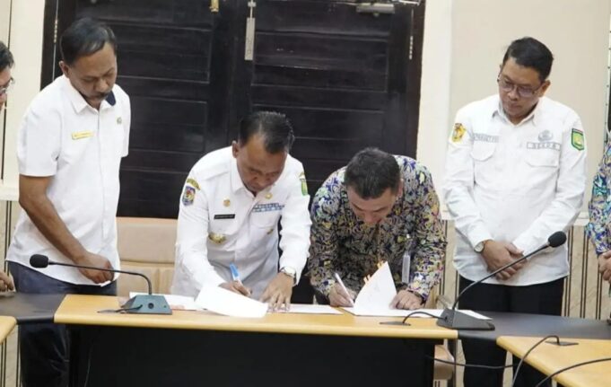 Serah Terima Pengelolaan Pantai Gelora dan TPA Raberas, Pjs. Bupati Sumbawa Minta Dikelola dengan Baik