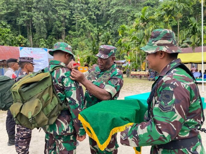 Kasdam XVIII/Kasuari Resmi Tutup Kegiatan TMMD Ke-122 Tahun 2024 di Kampung Saporkren