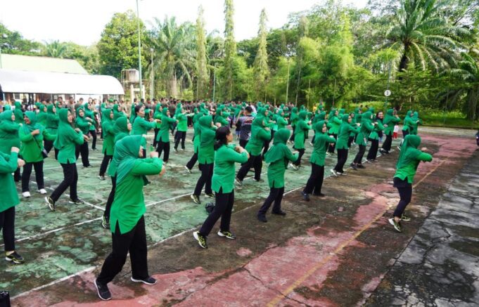 Danrem 012/TU Pimpin Olahraga Bersama Prajurit dan Persit