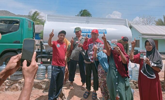 Relawan Rohmi-Firin Sumbawa Salurkan Bantuan Air Bersih untuk Desa Kekeringan