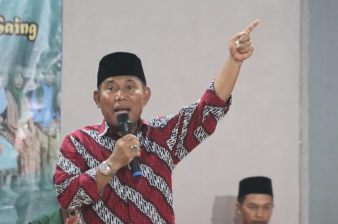 Curhat Warga Soal Bank Rontok Meresahkan, Haji Firin Menangis