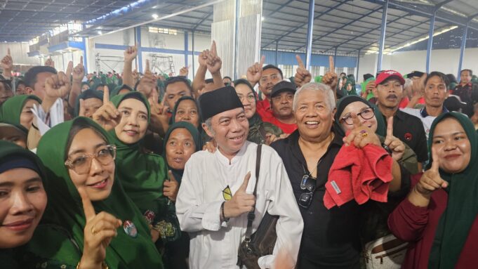 Bersama Ulama Sepuh NW dan NWDI, Ribuan Warga dari 21 Kecamatan di Lombok Timur Bersatu Dukung dan Menangkan Pasangan Jilbab Ijo Rohmi-Firin