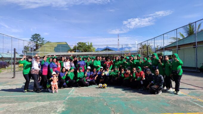 Memperingati Hari Ibu, Persit KCK Cabang XXXV Kodim 1710/Mimika Gelar Lomba Voli