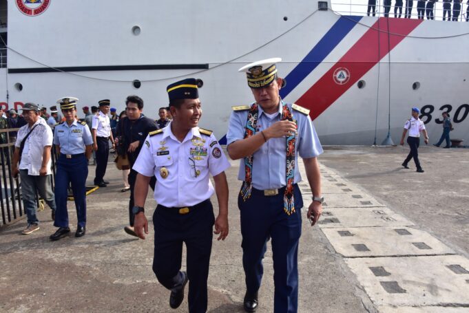 Bakamla RI Sambut Kapal PCG BRP Gabriela di Dermaga Bitung