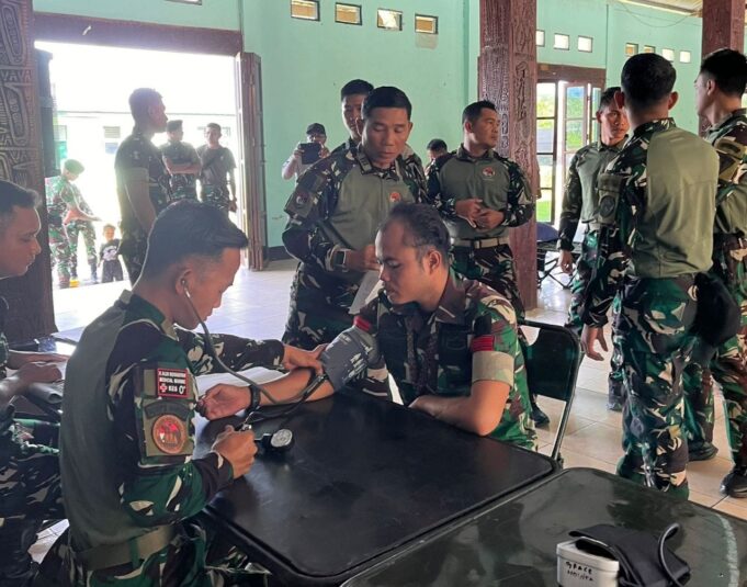 Turut Merayakan HUT Ke-20 Yonif 754/ENK, Prajurit dan Persit Kodim 1710/Mimika Laksanakan Donor Darah