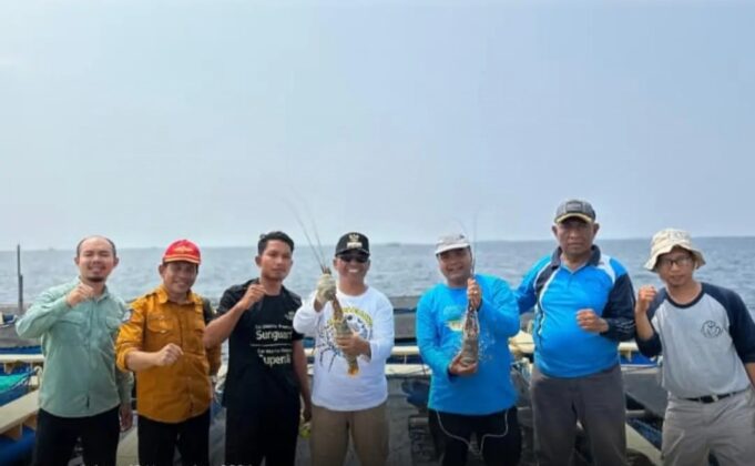 Dorong Potensi Ekonomi Pesisir, Pjs. Bupati Sumbawa Tinjau Kelompok Budidaya Lobster Pulau Kaung
