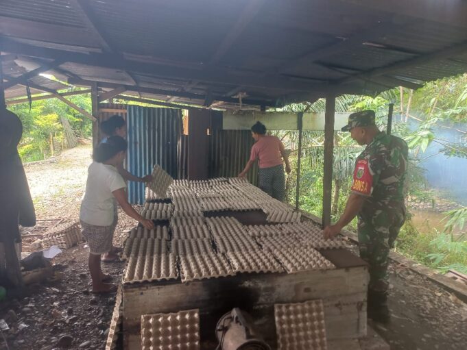 Komsos Bersama Pemilik Pabrik Rak Telur, Babinsa Timika Himbau Jaga Kebersihan
