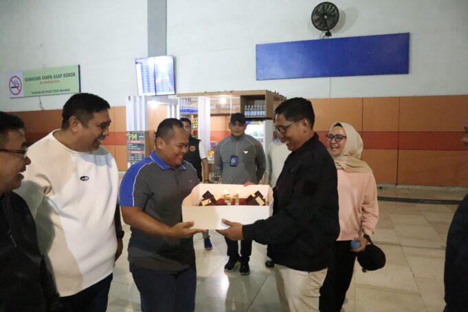 Danlanud Sultan Hasanuddin Terima Kejutan Istimewa Di Hari Ulang Tahunnya Dari Bupati Maros Dan Forkopimda
