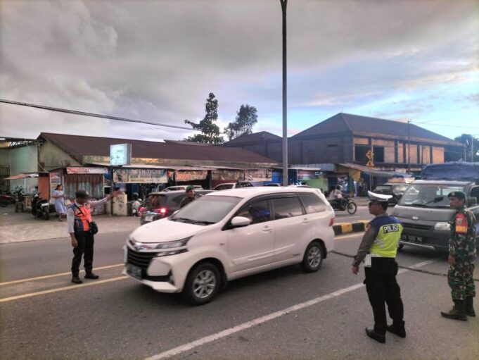 Kodim 1710/Mimika Bersama Polres Mimika Laksanakan Apel Gelar Pasukan Pengamanan Tahun Baru 2025