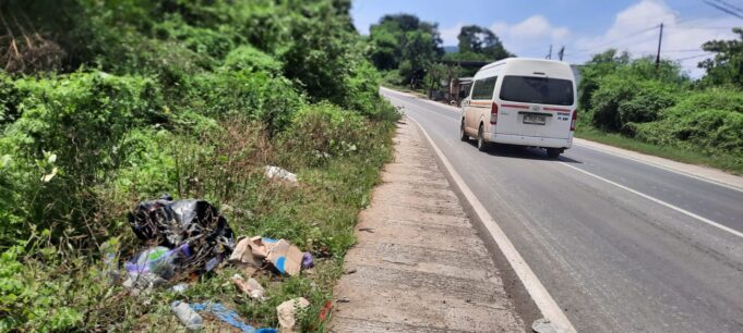 LP2S LT Keluhkan Sampah yang Berserakan Ruas Jalan Benete Maluk