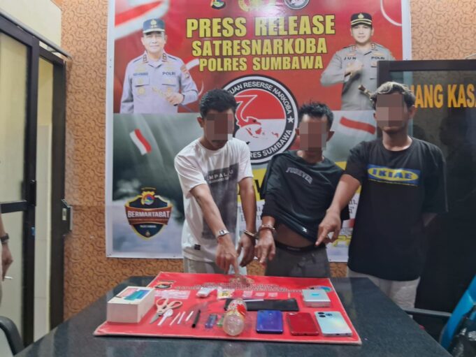 Hendak Transaksi Narkoba, Polres Sumbawa Ringkus 3 Pria di Maronge