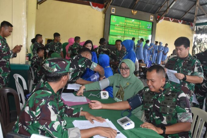 Peringati HUT Ke-79 Persit Kartika Chandra Kirana, Kodim 1710/Mimika Bersama Satuan TNI-Polri Lainnya Gelar Acara Donor Darah
