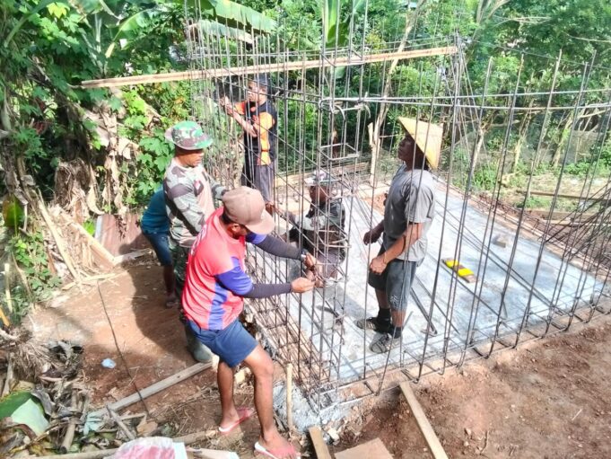 Manunggal Dengan Rakyat, Satgas TMMD 123 Kodim 1510/Sula Lanjutkan Sasaran Pembangunan Talud Sepanjang 200 meter