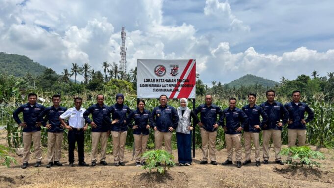 Kepala Zona Bakamla Tengah Pimpin Panen Jagung di Bali
