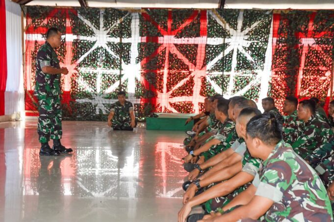 Dukung Keberhasilan Tugas, Dandim 1710/Mimika Berikan Pengarahan Kepada Anggota Staf Kodim