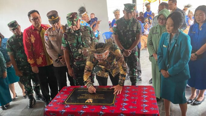 Dandim 1710/Mimika Hadiri Peresmian Gedung PAUD Kasih Amuro