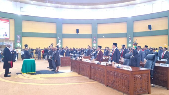 Dandim 1710/Mimika Hadiri Rapat Paripurna Pengambilan Sumpah Pimpinan Definitif DPRK Mimika