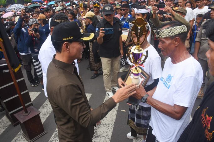 Gubernur Iqbal Lepas Pawai Ogoh Ogoh Rangkaian Perayaan Nyepi 2025