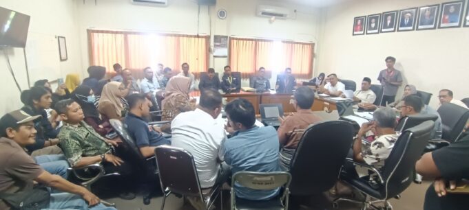 Unit Mulai Kropos dan Pengembang Dianggap Tak Punya Itikad Baik, Warga Perumahan Alam Kerato Asri RDP di Komisi III