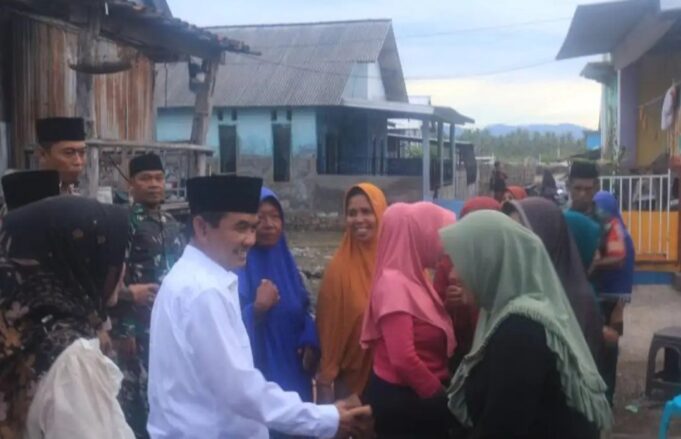 Safari Ramadhan di Kecamatan Buer, H. Ansori Bantu Korban Banjir Labuhan Burung