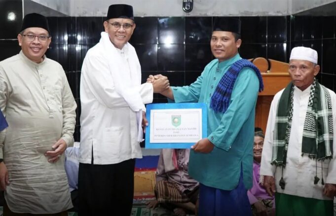 Bupati Komitmen Tingkatkan Prasarana Masjid