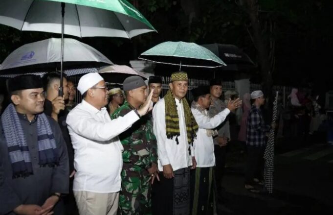 Didampingi Wabup, Bupati Lepas Peserta Takbiran