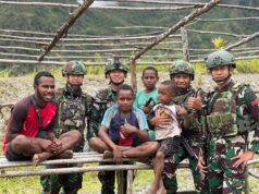 Sehat Bersama Masyarakat, Satgas Yonif/Mtl Ajak Olahraga Bersama Masyarakat