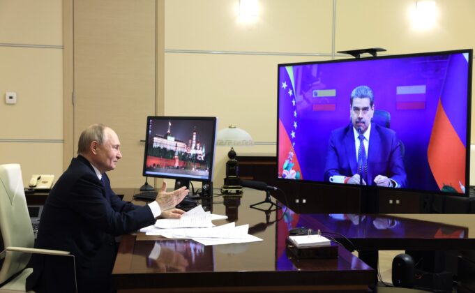 Putin Undang Maduro ke Moskow